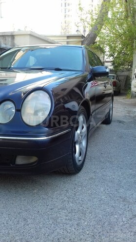 Mercedes E 220 2000, 297,000 km - 2.2 l - Bakı