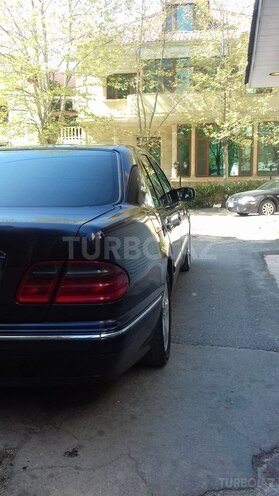Mercedes E 220 2000, 297,000 km - 2.2 l - Bakı