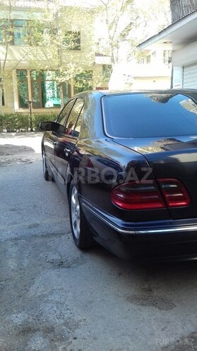 Mercedes E 220 2000, 297,000 km - 2.2 l - Bakı
