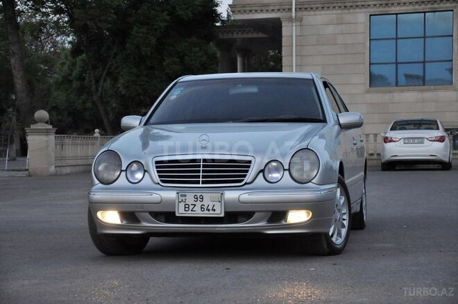 Mercedes E 240 2000, 300,000 km - 2.6 l - Saatlı