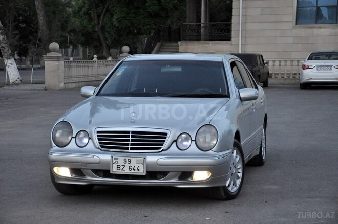 Mercedes E 240 2000, 300,000 km - 2.6 l - Saatlı