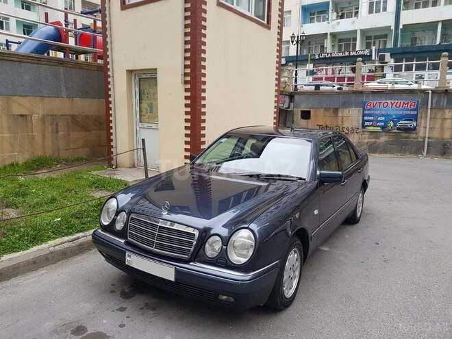 Mercedes E 240 1999, 215,000 km - 2.4 l - Bakı