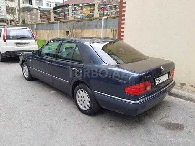 Mercedes E 240 1999, 215,000 km - 2.4 l - Bakı
