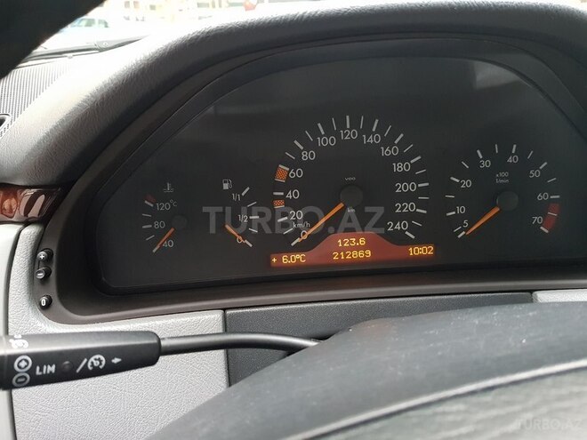 Mercedes E 240 1999, 215,000 km - 2.4 l - Bakı