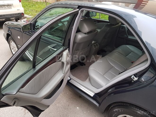 Mercedes E 240 1999, 215,000 km - 2.4 l - Bakı