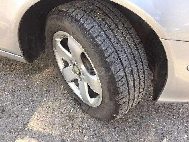Mercedes E 220 2005, 283,000 km - 2.2 l - Bakı