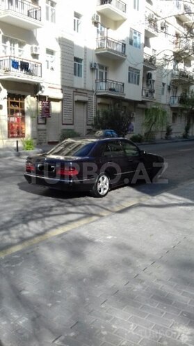 Mercedes E 220 2000, 297,000 km - 2.2 l - Bakı