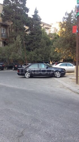 Mercedes E 220 2000, 297,000 km - 2.2 l - Bakı
