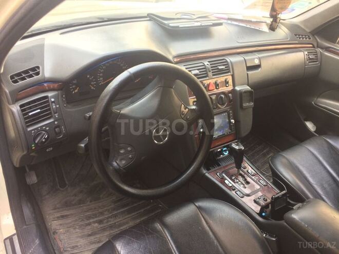 Mercedes E 200 2001, 300,000 km - 2.2 l - Bakı