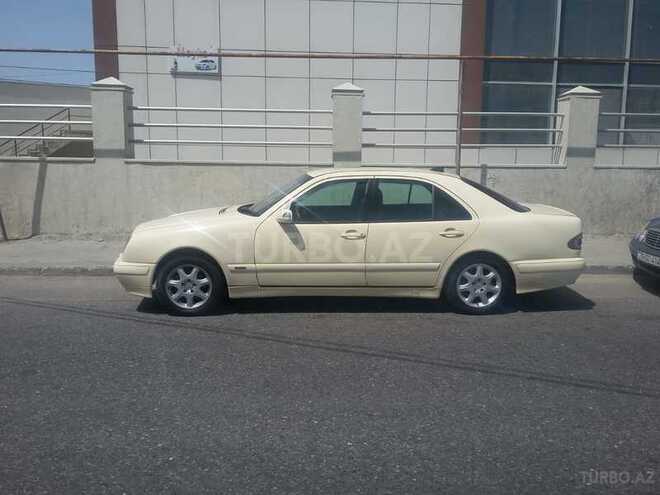 Mercedes E 200 2001, 300,000 km - 2.2 l - Bakı