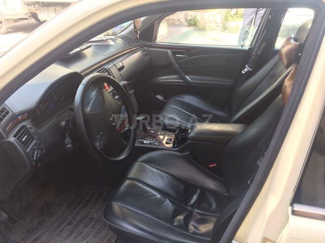 Mercedes E 200 2001, 300,000 km - 2.2 l - Bakı