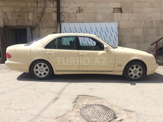 Mercedes E 200 2001, 300,000 km - 2.2 l - Bakı