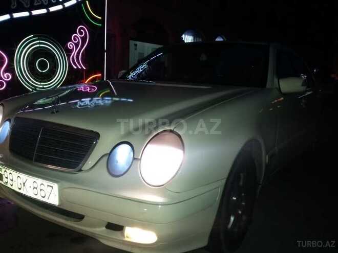 Mercedes E 200 2001, 300,000 km - 2.2 l - Bakı