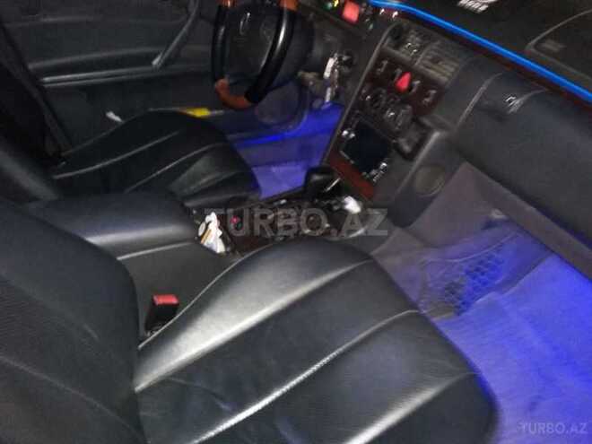 Mercedes E 200 2001, 300,000 km - 2.2 l - Bakı