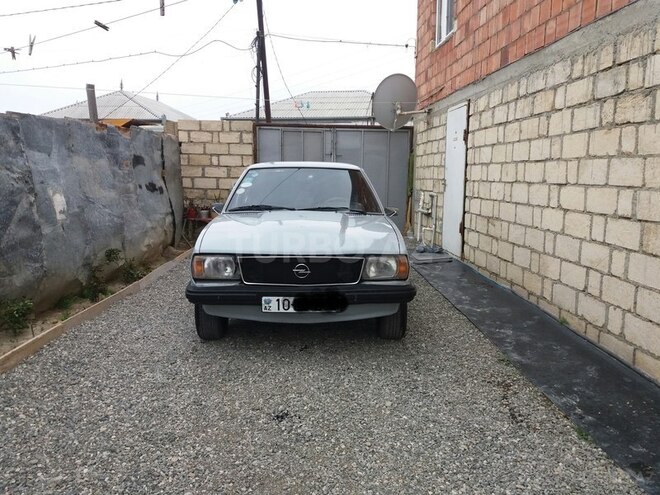 Opel Ascona 1979, 350,000 km - 2.0 l - Sumqayıt