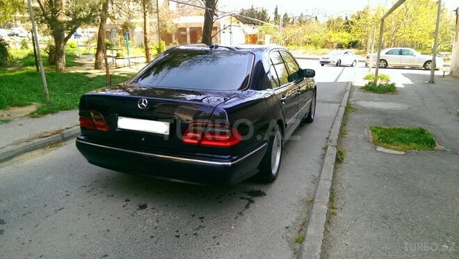 Mercedes E 220 2000, 253,500 km - 2.2 l - Bakı