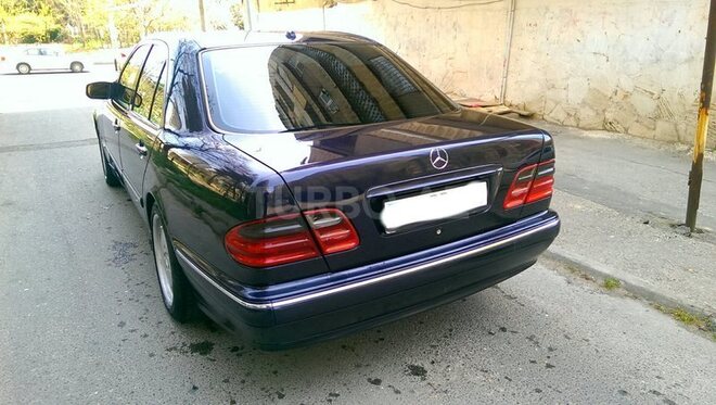 Mercedes E 220 2000, 253,500 km - 2.2 l - Bakı