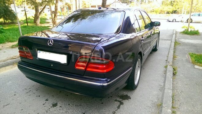 Mercedes E 220 2000, 253,500 km - 2.2 l - Bakı