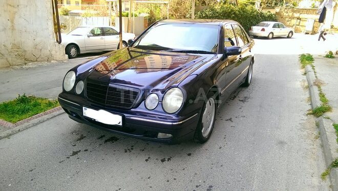 Mercedes E 220 2000, 253,500 km - 2.2 l - Bakı