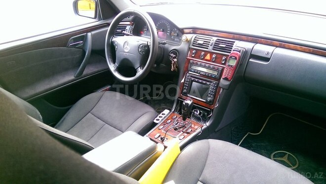 Mercedes E 220 2000, 253,500 km - 2.2 l - Bakı