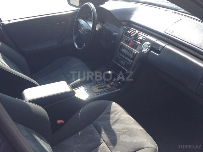 Mercedes E 270 1999, 40,000 km - 2.7 l - Bakı