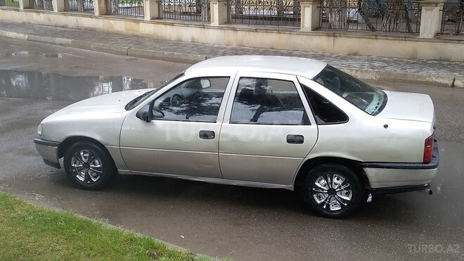 Opel Vectra 1992, 285,000 km - 1.8 л - Bakı