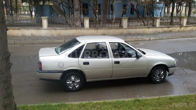 Opel Vectra 1992, 285,000 km - 1.8 л - Bakı