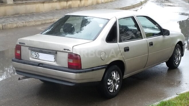 Opel Vectra 1992, 285,000 km - 1.8 л - Bakı