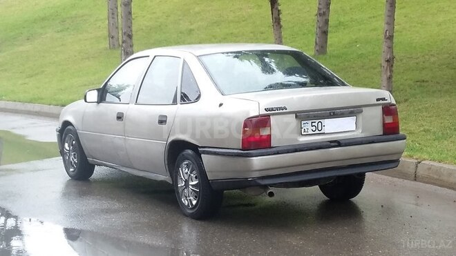 Opel Vectra 1992, 285,000 km - 1.8 л - Bakı