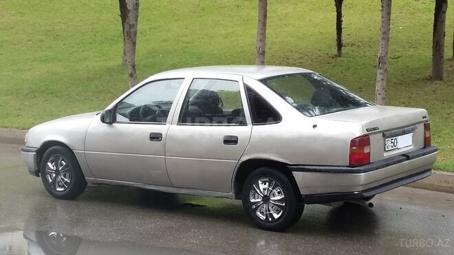 Opel Vectra 1992, 285,000 km - 1.8 л - Bakı