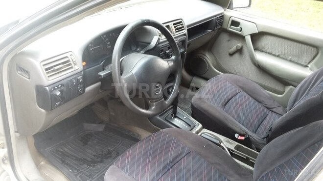 Opel Vectra 1992, 285,000 km - 1.8 л - Bakı