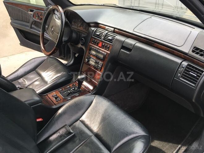 Mercedes E 430 1998, 299,000 km - 4.3 l - Bakı