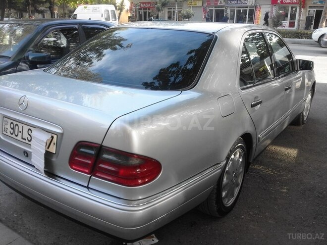 Mercedes E 240 1997, 397,289 km - 2.4 л - Yevlax