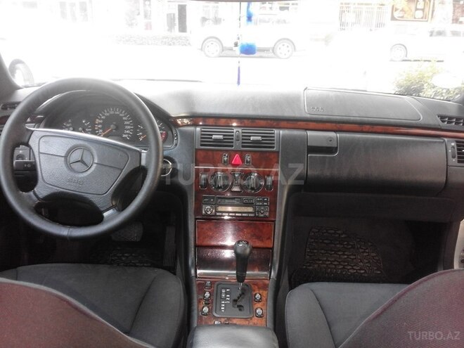 Mercedes E 240 1997, 397,289 km - 2.4 л - Yevlax