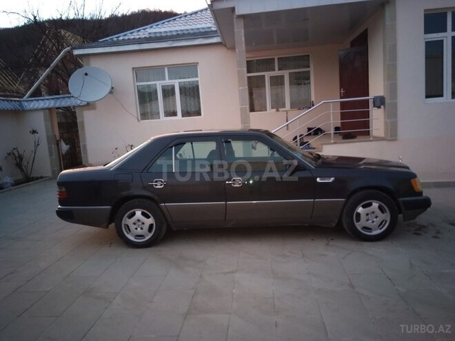 Mercedes E 230 1991, 289,000 km - 2.3 l - Qusar