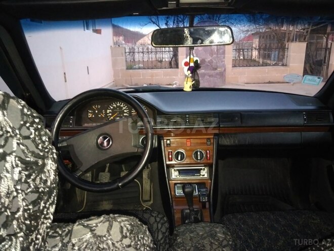 Mercedes E 230 1991, 289,000 km - 2.3 l - Qusar