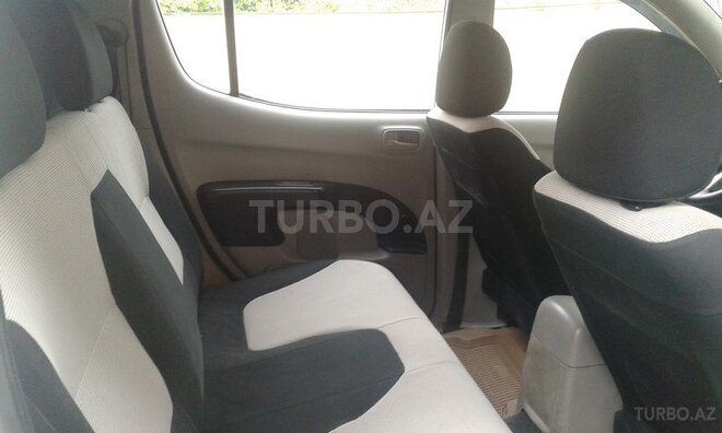 Mitsubishi L200 2011, 150,053 km - 2.5 л - Salyan