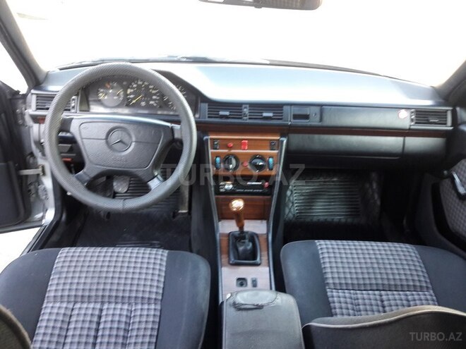 Mercedes E 250 1993, 396,000 km - 2.5 l - Şəki