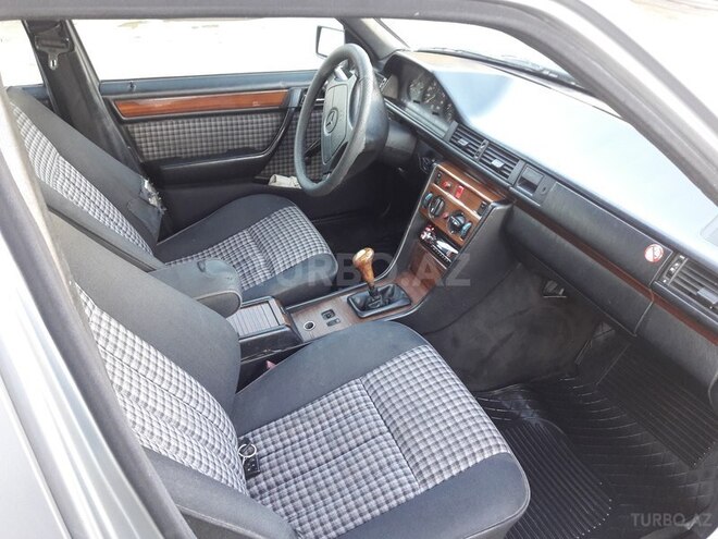 Mercedes E 250 1993, 396,000 km - 2.5 l - Şəki