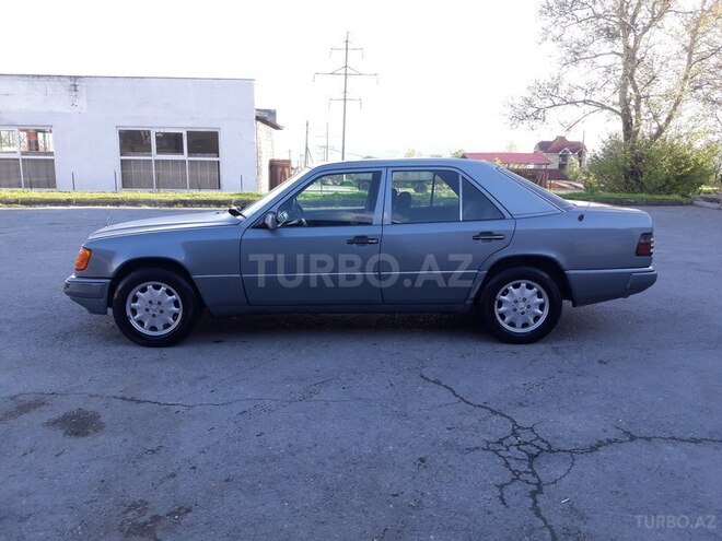 Mercedes E 250 1993, 396,000 km - 2.5 l - Şəki