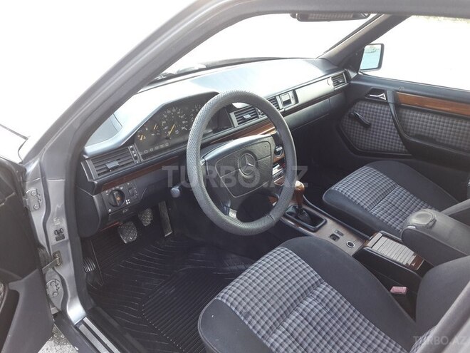 Mercedes E 250 1993, 396,000 km - 2.5 l - Şəki