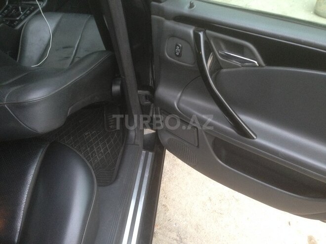 Mercedes E 220 2002, 338,000 km - 2.2 l - Bakı