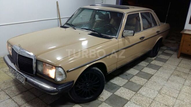 Mercedes E 200 1982, 2,222,222 km - 2.0 л - Bakı
