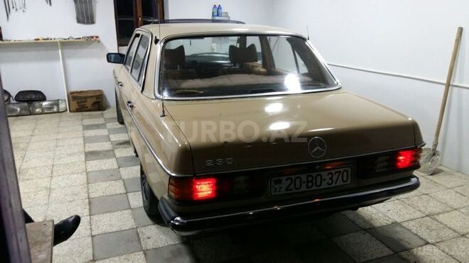 Mercedes E 200 1982, 2,222,222 km - 2.0 л - Bakı