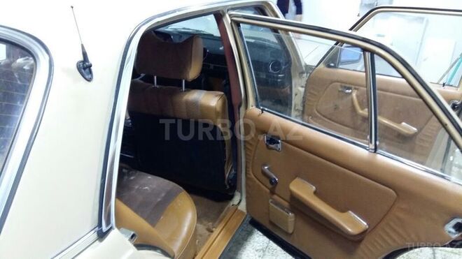 Mercedes E 200 1982, 2,222,222 km - 2.0 л - Bakı