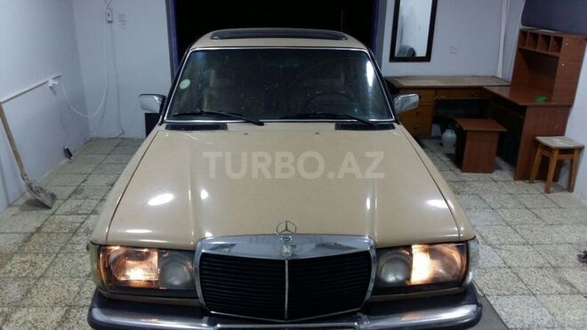 Mercedes E 200 1982, 2,222,222 km - 2.0 л - Bakı