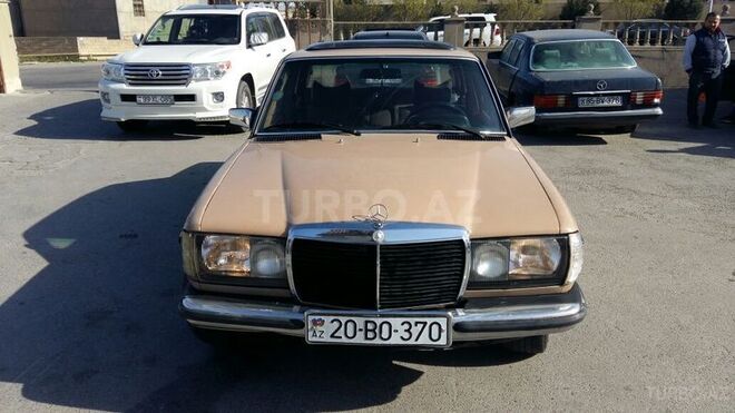 Mercedes E 200 1982, 2,222,222 km - 2.0 л - Bakı