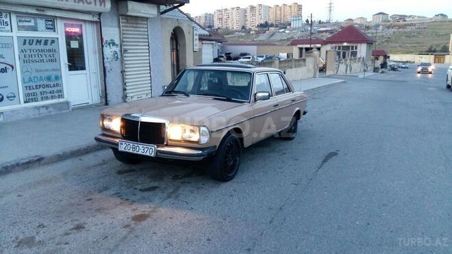 Mercedes E 200 1982, 2,222,222 km - 2.0 л - Bakı