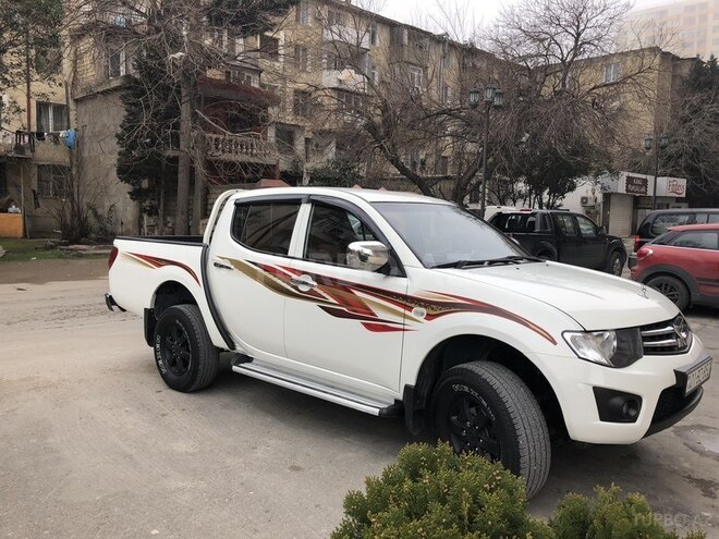 Mitsubishi L200 2014, 90,000 km - 2.5 л - Bakı
