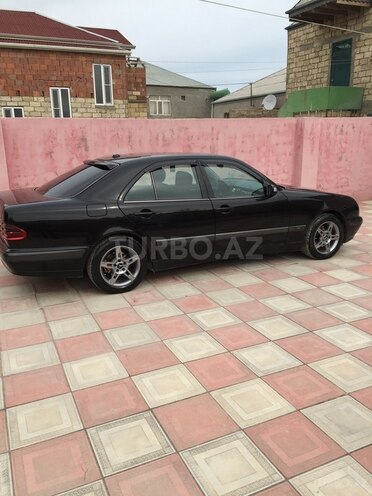 Mercedes E 220 2001, 288,900 km - 2.2 л - Sumqayıt